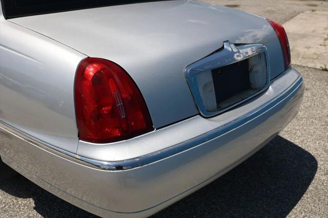 2001 Lincoln Town Car Signature