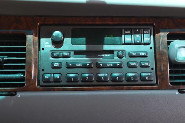 2001 Lincoln Town Car Signature