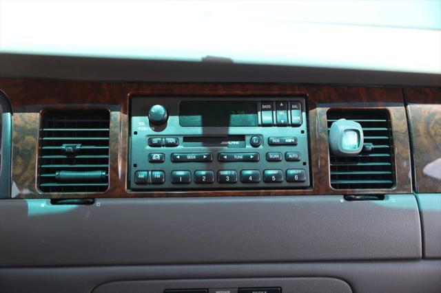 2001 Lincoln Town Car Signature