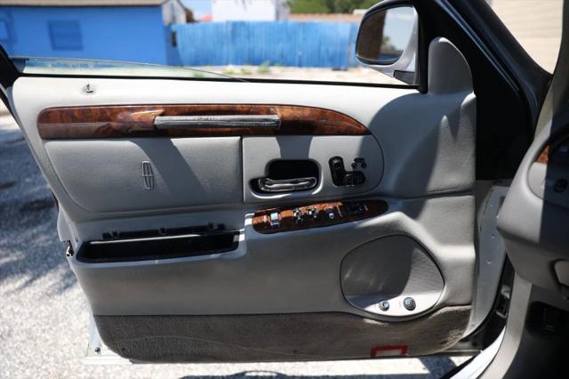 2001 Lincoln Town Car Signature