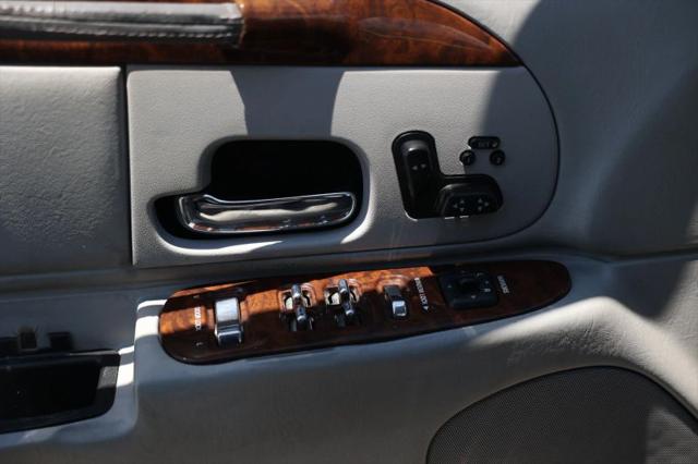 2001 Lincoln Town Car Signature