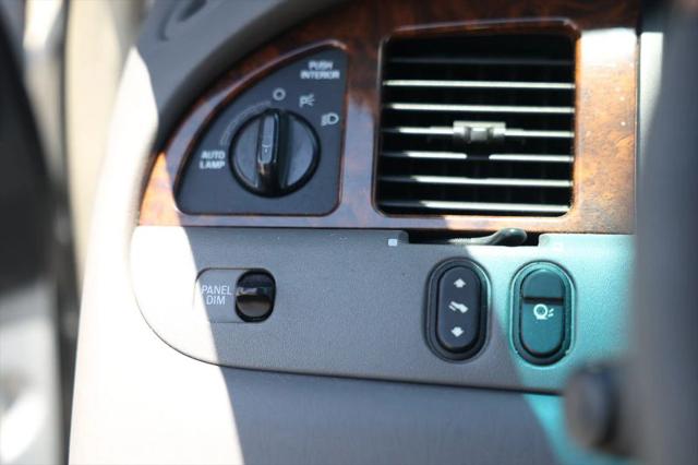 2001 Lincoln Town Car Signature