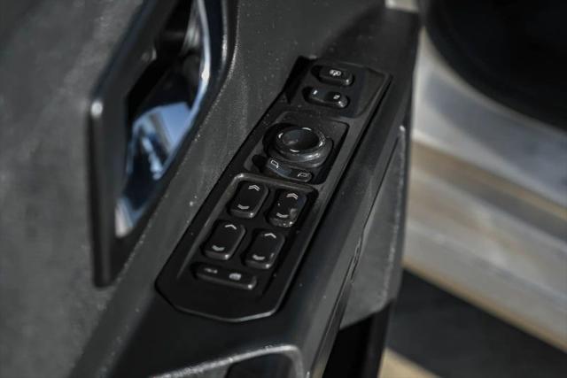 2004 Cadillac SRX V8