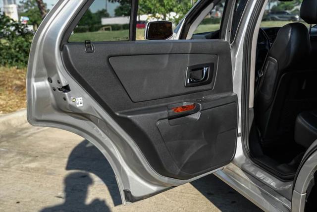 2004 Cadillac SRX V8