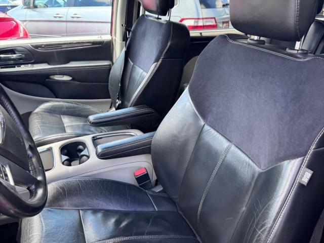 2013 Chrysler Town & Country Limited