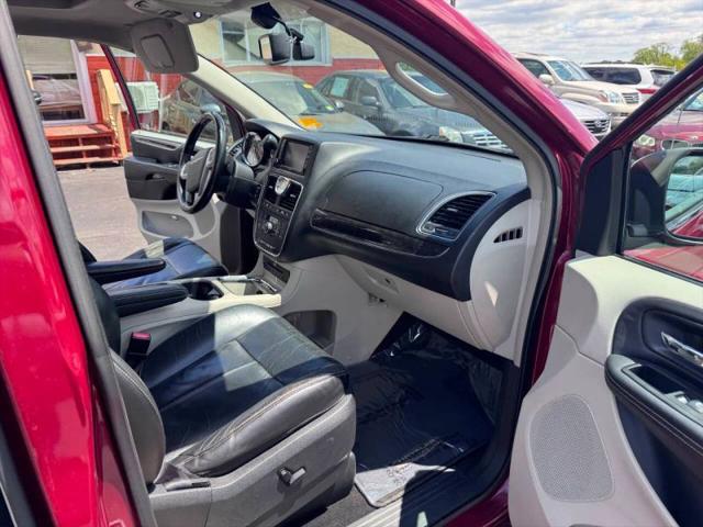 2013 Chrysler Town & Country Limited