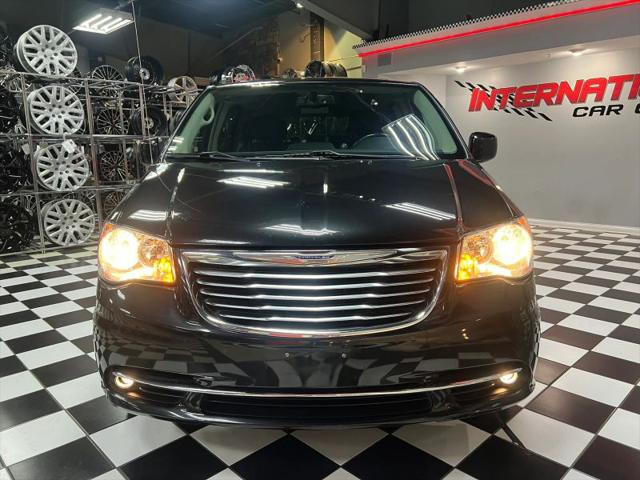 2016 Chrysler Town & Country Touring