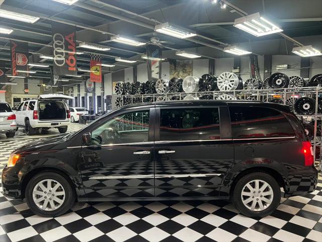 2016 Chrysler Town & Country Touring