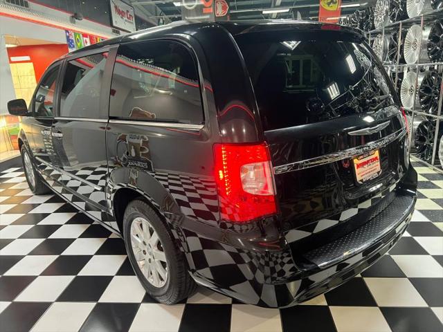 2016 Chrysler Town & Country Touring