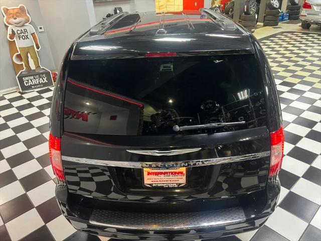 2016 Chrysler Town & Country Touring