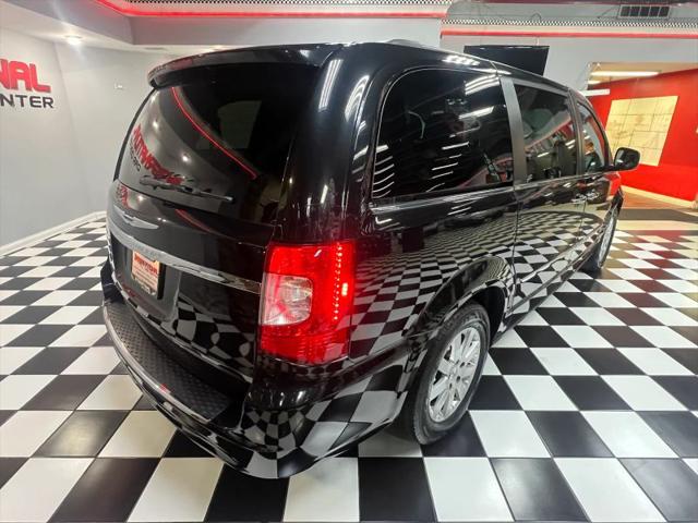 2016 Chrysler Town & Country Touring