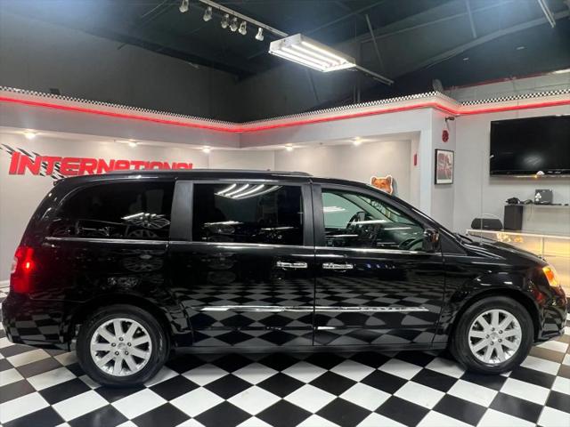2016 Chrysler Town & Country Touring