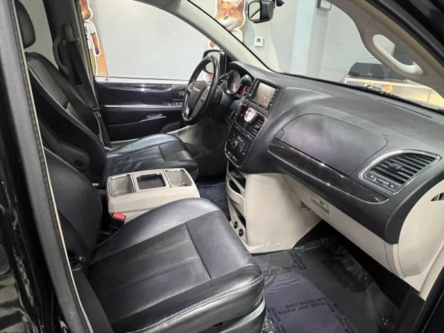 2016 Chrysler Town & Country Touring