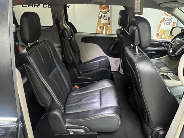 2016 Chrysler Town & Country Touring