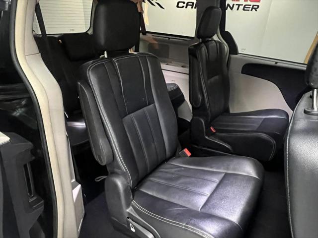 2016 Chrysler Town & Country Touring