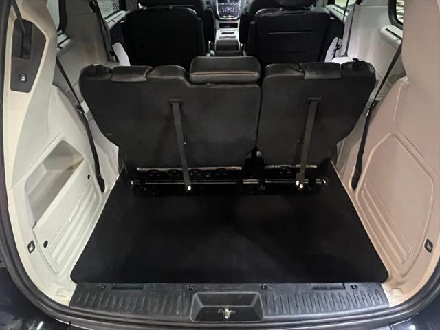 2016 Chrysler Town & Country Touring