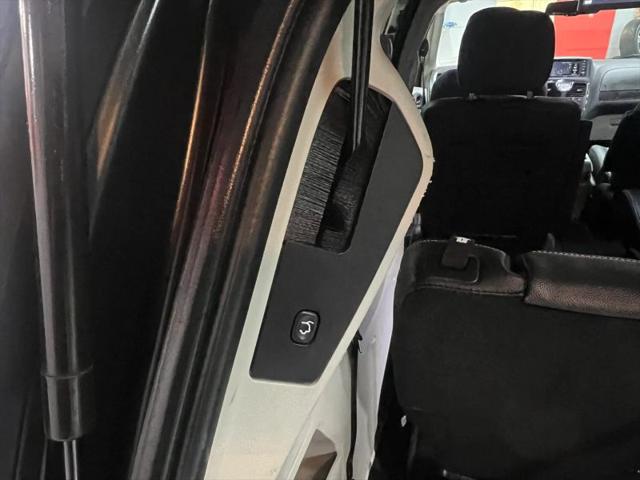 2016 Chrysler Town & Country Touring