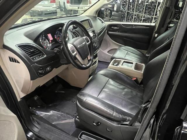 2016 Chrysler Town & Country Touring