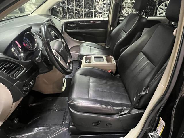 2016 Chrysler Town & Country Touring
