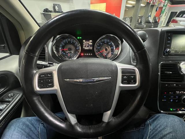 2016 Chrysler Town & Country Touring