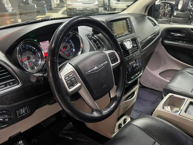 2016 Chrysler Town & Country Touring