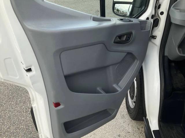 2017 Ford Transit w/60/40 Side Door w/RWB