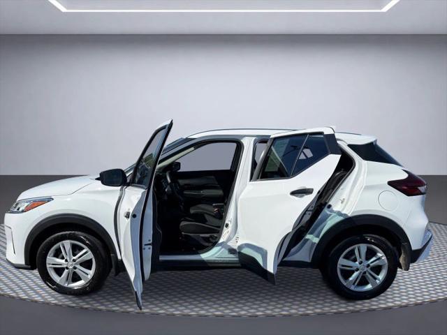 2025 Nissan Kicks S
