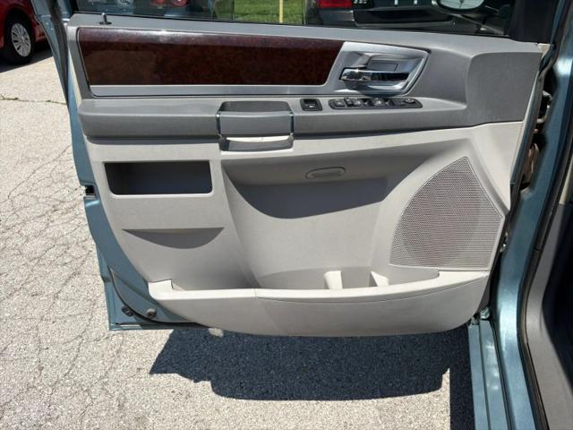 2010 Chrysler Town & Country Touring