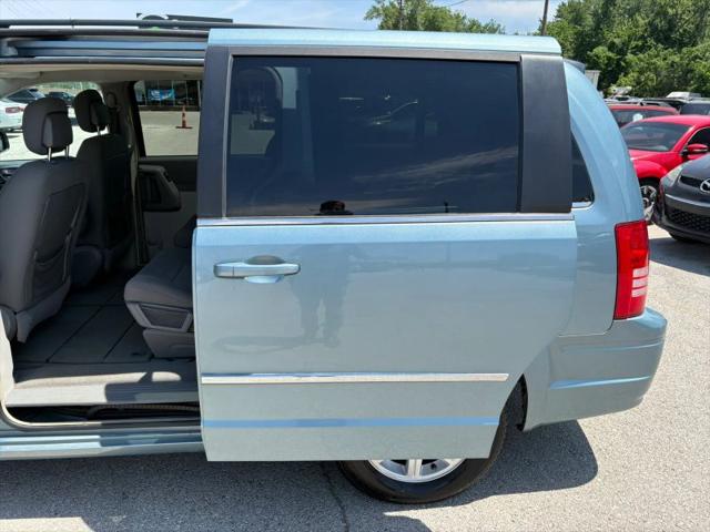 2010 Chrysler Town & Country Touring
