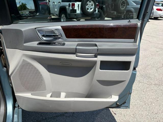 2010 Chrysler Town & Country Touring