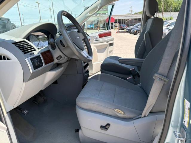 2010 Chrysler Town & Country Touring