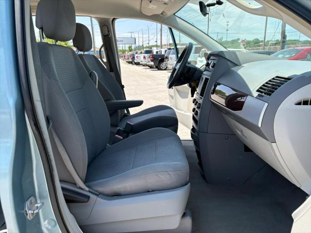 2010 Chrysler Town & Country Touring