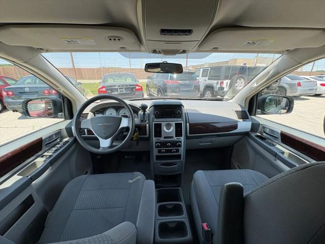 2010 Chrysler Town & Country Touring