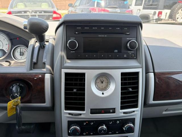 2010 Chrysler Town & Country Touring