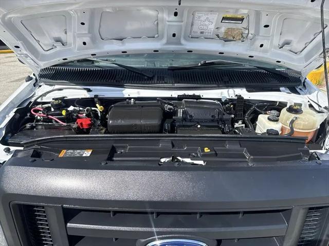2023 Ford E-350 Cutaway Base