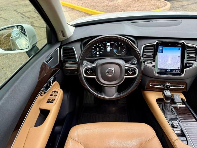 2016 Volvo XC90 T6 Momentum