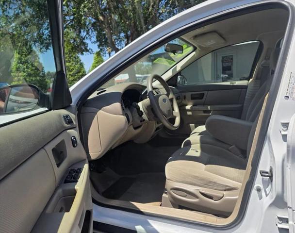 2007 Ford Taurus SE