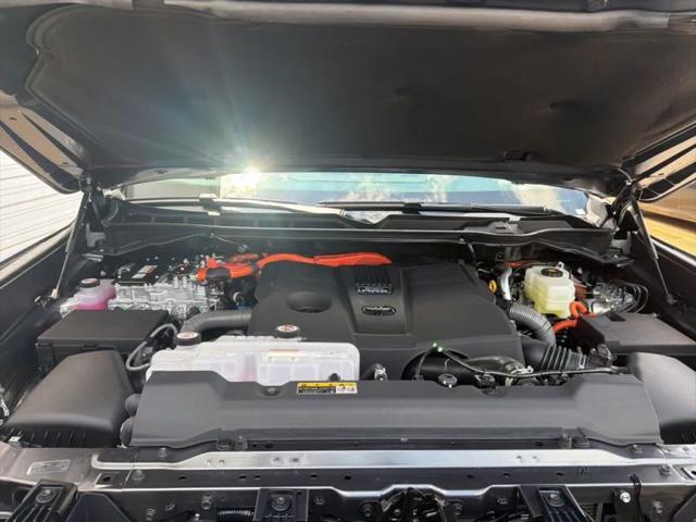 2026 Toyota Tundra Platinum Hybrid CrewMax 5.5' Bed