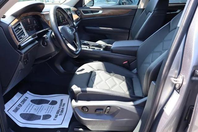 2025 Volkswagen Atlas 2.0T SE w/Technology