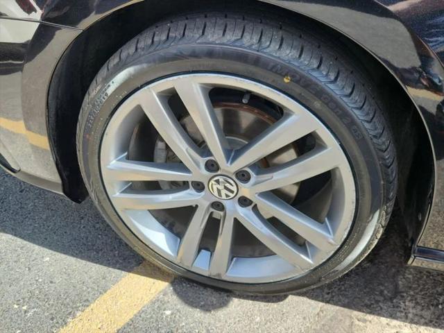 2017 Volkswagen Passat 1.8T R-Line