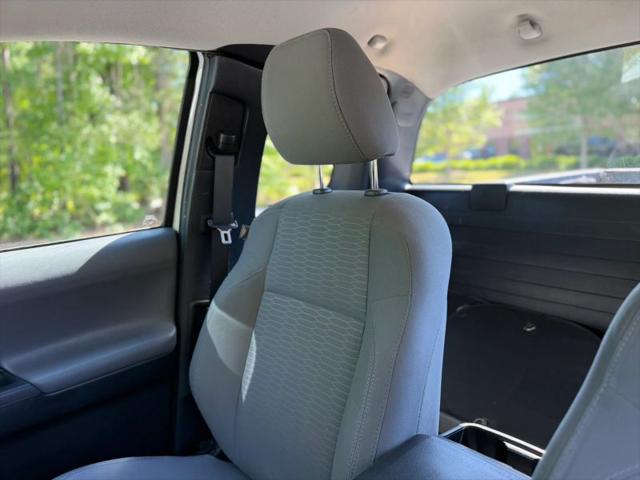 2016 Toyota Tacoma SR