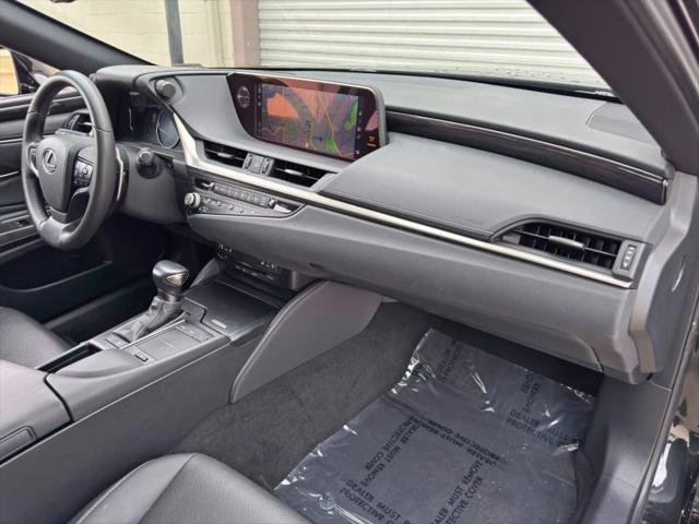 2021 Lexus ES 300h 300h