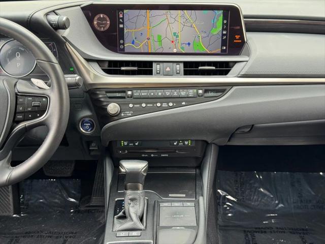 2021 Lexus ES 300h 300h
