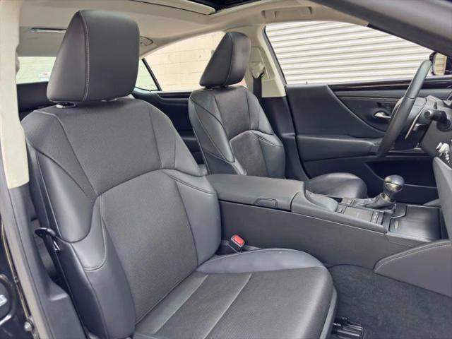 2021 Lexus ES 300h 300h