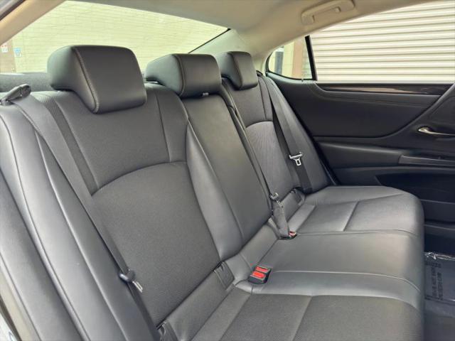 2021 Lexus ES 300h 300h