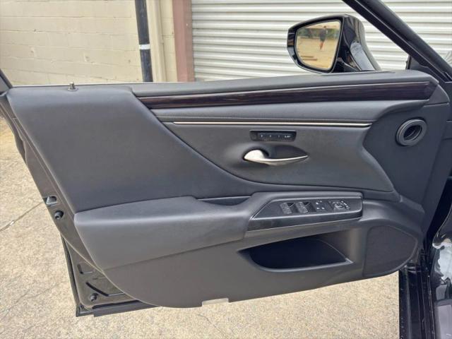2021 Lexus ES 300h 300h