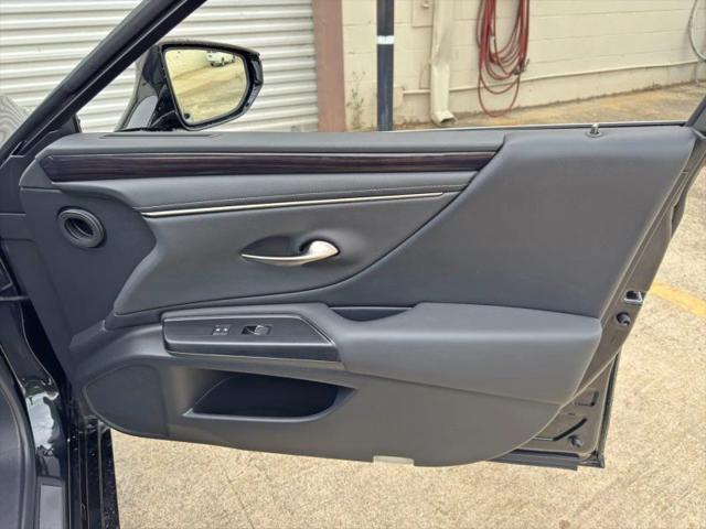 2021 Lexus ES 300h 300h