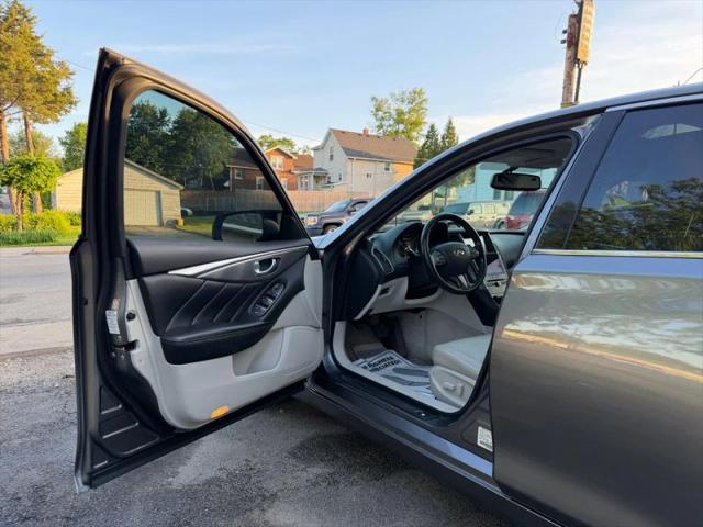 2015 INFINITI Q50 Premium