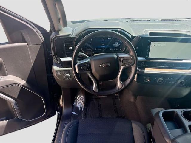 2022 Chevrolet Silverado 1500 4WD Crew Cab Short Bed RST