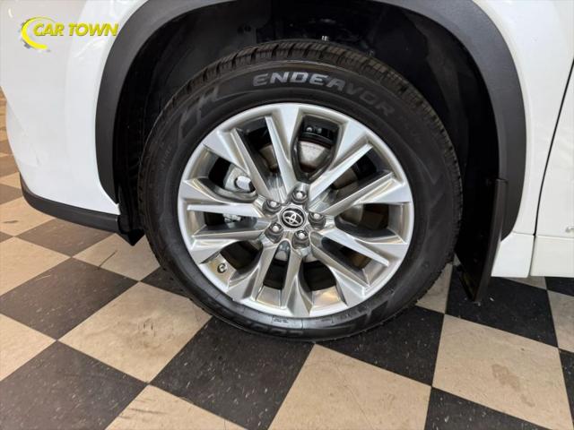 2022 Toyota Highlander Hybrid Limited